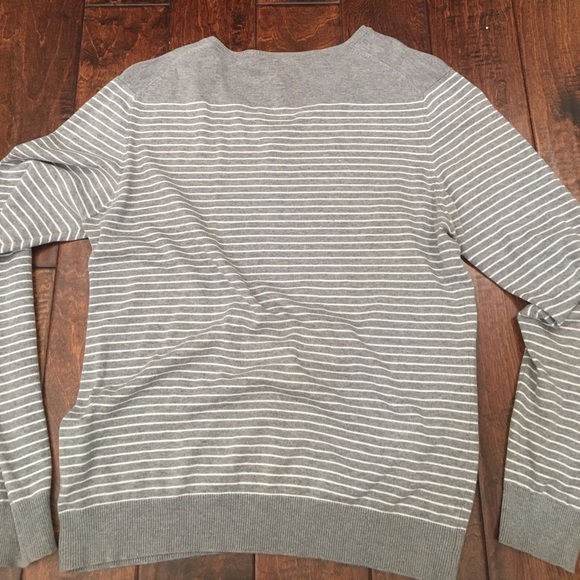 V-neck sweater - Picture 5 of 5
